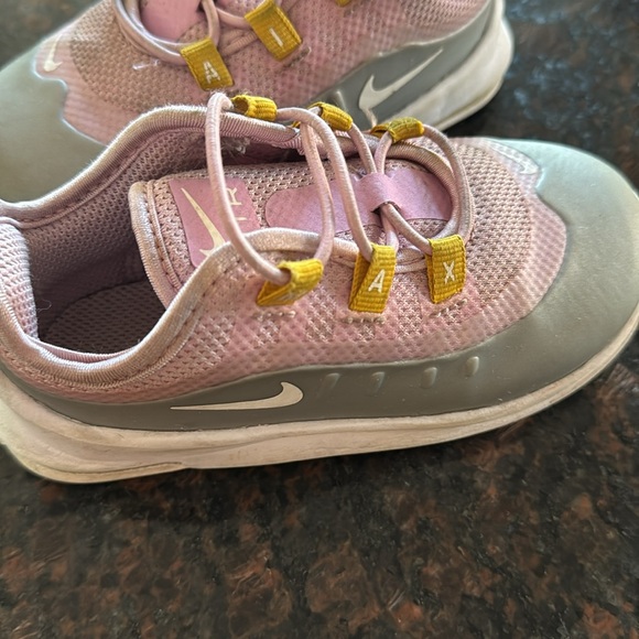 Nike Air Max Axis Kids Shoes - Picture 4 of 11